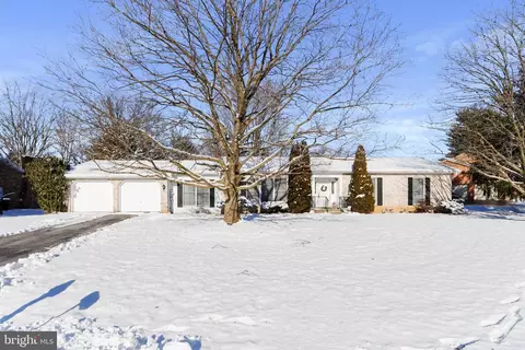 1910 Maplewood Dr, Hagerstown, MD 21740