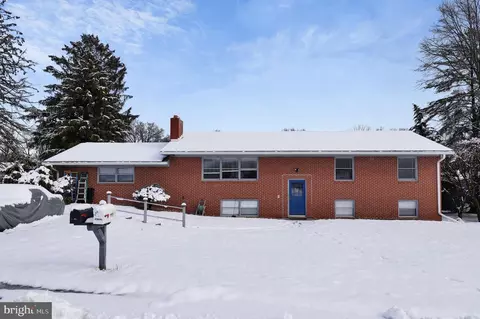 19506 Windsor Cir, Hagerstown, MD 21742