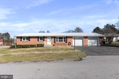 17 Blue Spruce Cir, Hagerstown, MD 21740