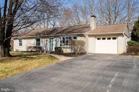 17940 Oak Ridge Dr, Hagerstown, MD 21740