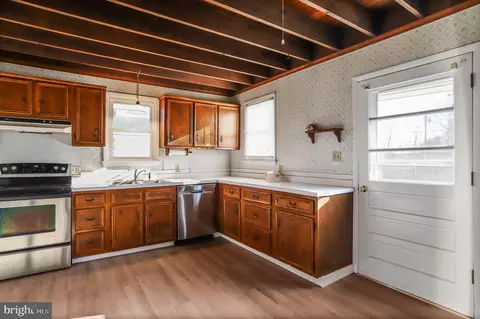 Kitchen - 25 E Baltimore St, Hagerstown, MD 21740 photo 3 of 4