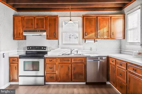 Kitchen - 25 E Baltimore St, Hagerstown, MD 21740 photo 4 of 4