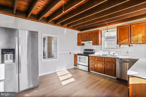 Kitchen - 25 E Baltimore St, Hagerstown, MD 21740 photo 2 of 4