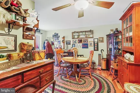 Dining - 237 Summit Ave, Hagerstown, MD 21740 photo 2 of 4