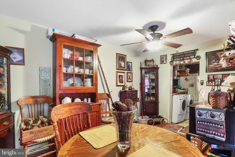 Dining - 237 Summit Ave, Hagerstown, MD 21740 photo 3 of 4