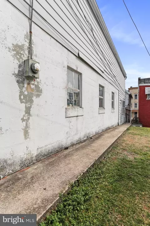 Exterior - 237 Summit Ave, Hagerstown, MD 21740 photo 4 of 6