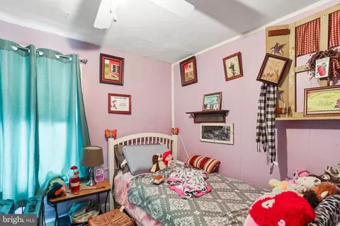 Bedroom - 237 Summit Ave, Hagerstown, MD 21740 photo 5 of 6