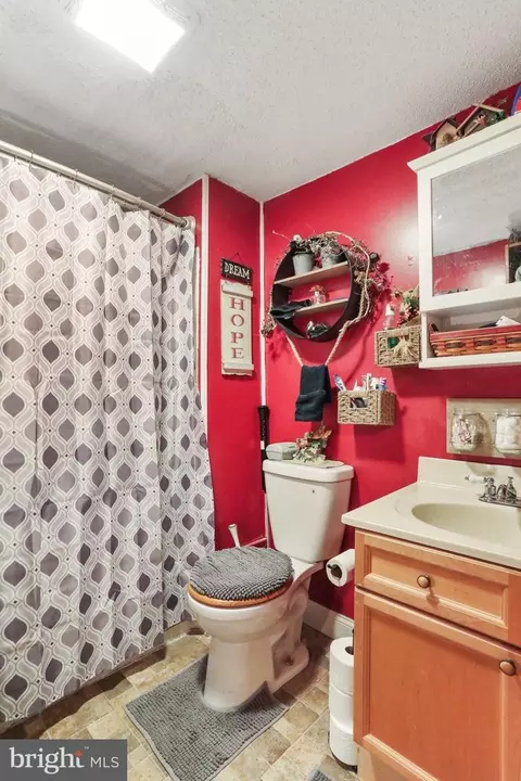 Bath - 237 Summit Ave, Hagerstown, MD 21740 photo 1 of 1
