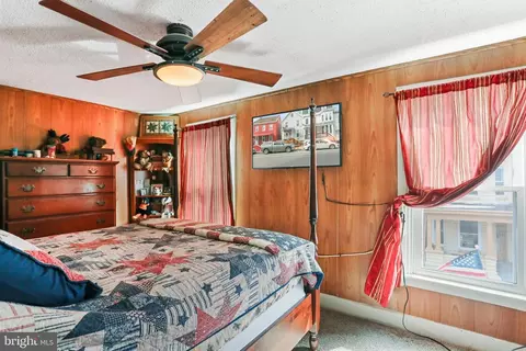 Bedroom - 237 Summit Ave, Hagerstown, MD 21740 photo 3 of 6