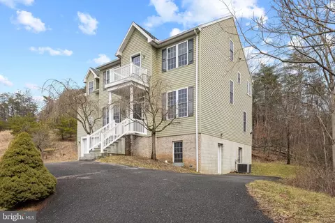Exterior - 10 Sable Run Rd, Hancock, MD 21750 photo 3 of 12