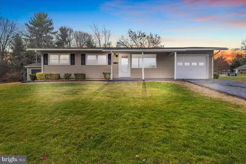 1207 Outer Dr, Hagerstown, MD 21742