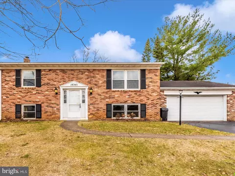 18345 Woodside Dr, Hagerstown, MD 21740