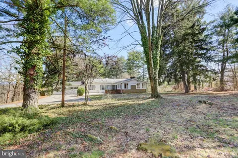 13013 Pinehill Dr, Hagerstown, MD 21740