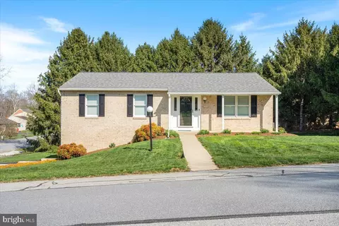 25 Dartmouth Dr, Hagerstown, MD 21742