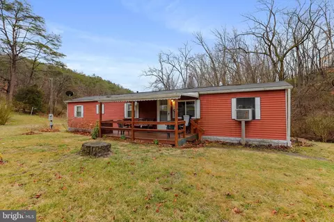 5 Fleming Ct, Hancock, MD 21750
