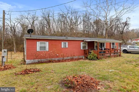 5 Fleming Ct, Hancock, MD 21750 photo 2
