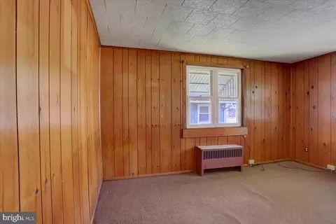 Living - 5 E Green St, Funkstown, MD 21734 photo 2 of 3