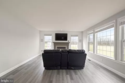 Living - 9410 Stottlemyer Rd, Boonsboro, MD 21713 photo 4 of 5