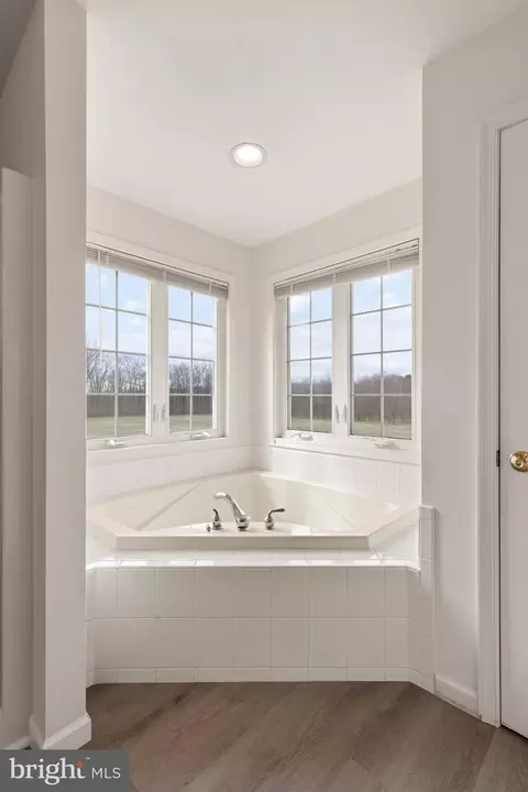 Bath - 9410 Stottlemyer Rd, Boonsboro, MD 21713 photo 3 of 5