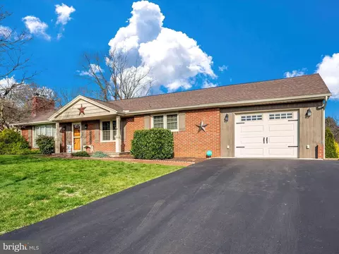 18518 Old Colony Ln, Hagerstown, MD 21742