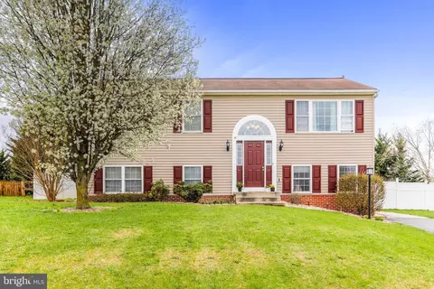 15905 Hosta Dr, Hagerstown, MD 21740