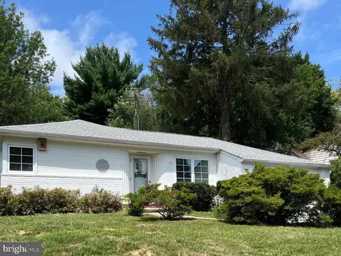 12820 Lauran Rd, Hagerstown, MD 21742