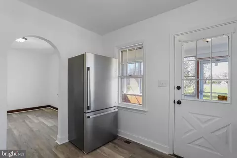 Entry Way - 353 Devonshire Rd, Hagerstown, MD 21740 photo 2 of 3