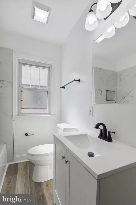 Bath - 353 Devonshire Rd, Hagerstown, MD 21740 photo 1 of 4