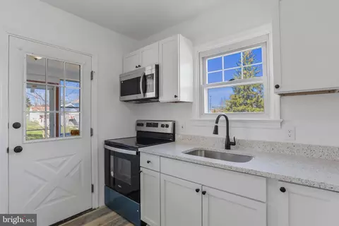 Kitchen - 353 Devonshire Rd, Hagerstown, MD 21740 photo 2 of 3