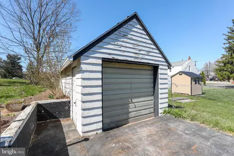 Exterior - 353 Devonshire Rd, Hagerstown, MD 21740 photo 11 of 12