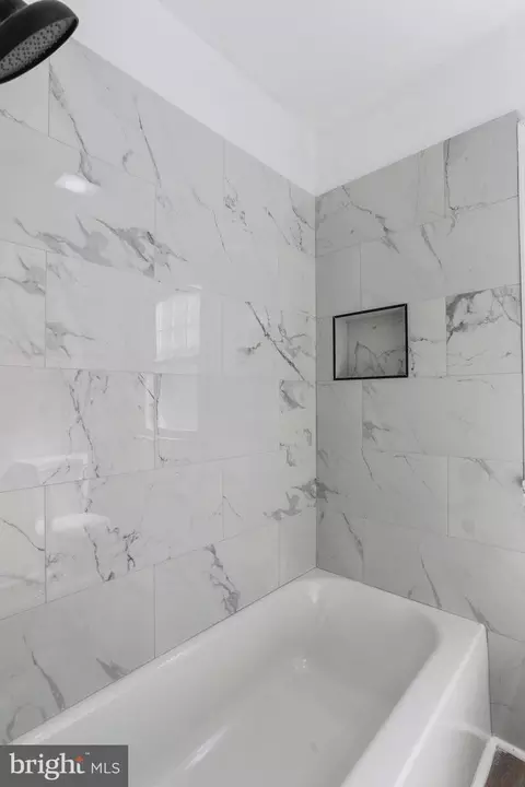 Bath - 353 Devonshire Rd, Hagerstown, MD 21740 photo 2 of 4