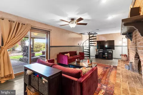 Living - 14362 National Pike, Clear Spring, MD 21722 photo 7 of 7