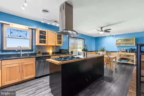 Kitchen - 14362 National Pike, Clear Spring, MD 21722 photo 5 of 7