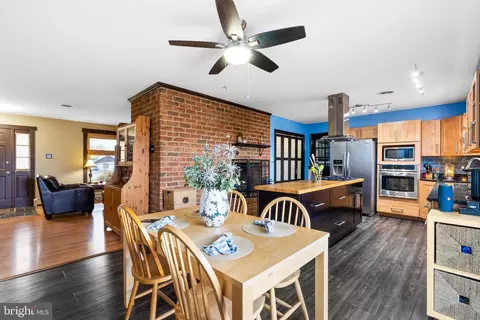 Dining - 14362 National Pike, Clear Spring, MD 21722 photo 2 of 2