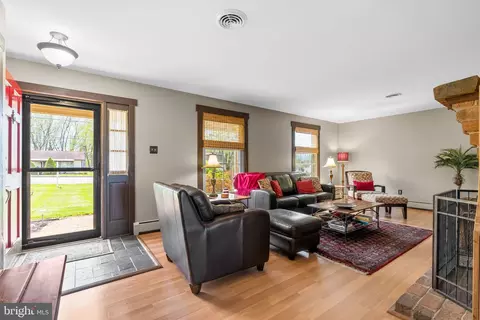 Living - 14362 National Pike, Clear Spring, MD 21722 photo 3 of 7