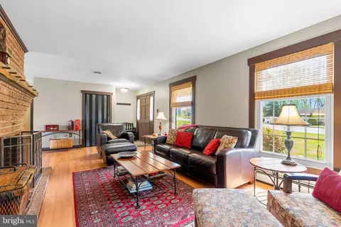 Living - 14362 National Pike, Clear Spring, MD 21722 photo 4 of 7