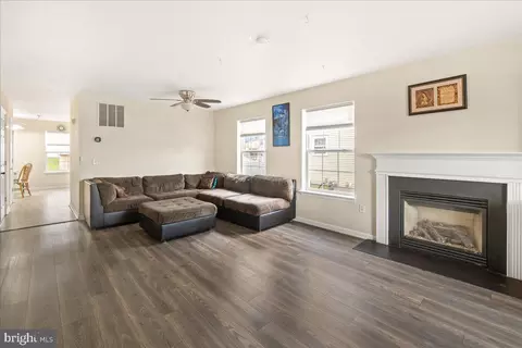 Living - 409 Gandy Dancer Ct, Hagerstown, MD 21740 photo 3 of 4