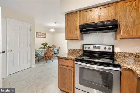 Kitchen - 409 Gandy Dancer Ct, Hagerstown, MD 21740 photo 4 of 6