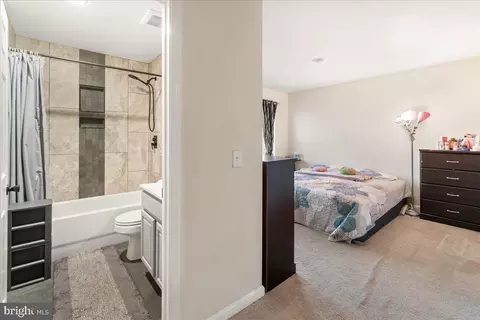 Bath - 409 Gandy Dancer Ct, Hagerstown, MD 21740 photo 5 of 5