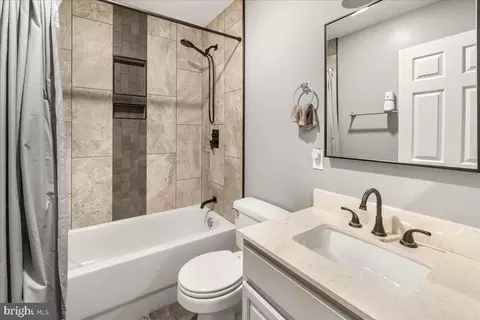 Bath - 409 Gandy Dancer Ct, Hagerstown, MD 21740 photo 4 of 5
