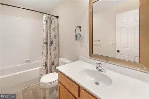 Bath - 409 Gandy Dancer Ct, Hagerstown, MD 21740 photo 3 of 5