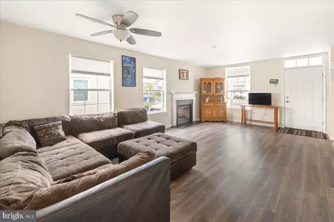 Living - 409 Gandy Dancer Ct, Hagerstown, MD 21740 photo 2 of 4