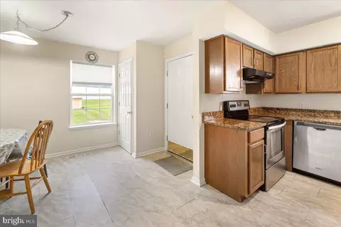 Kitchen - 409 Gandy Dancer Ct, Hagerstown, MD 21740 photo 5 of 6