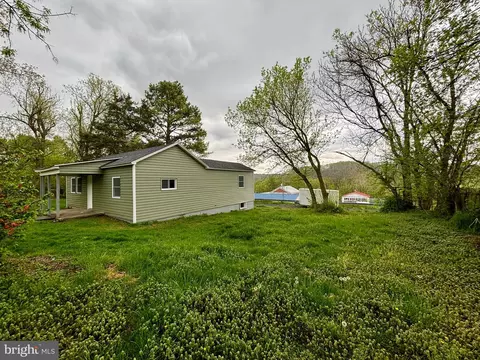 12 N Church St, Hancock, MD 21750
