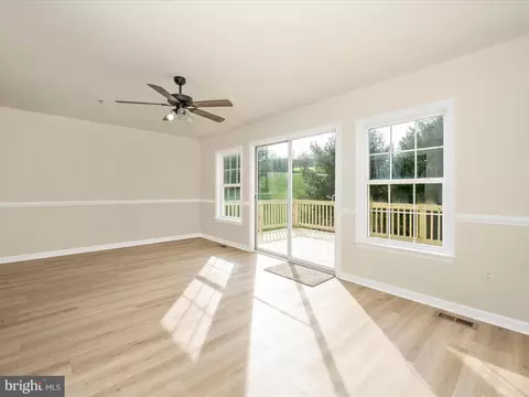 Living - 127 Eagles Rdg, Smithsburg, MD 21783 photo 4 of 5