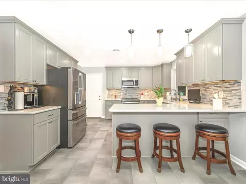 22048 Holiday Dr, Smithsburg, MD 21783