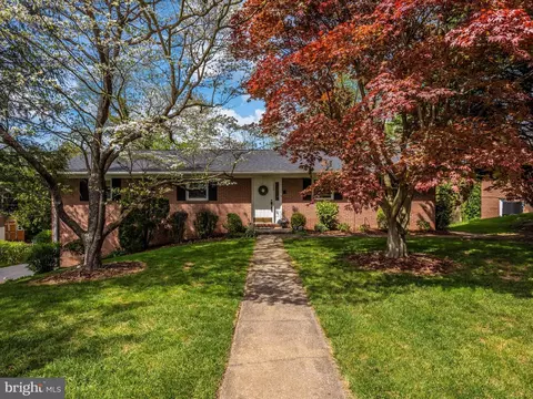 203 N Colonial Dr, Hagerstown, MD 21742