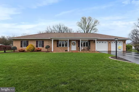 1201 Hillbrook Dr, Hagerstown, MD 21740