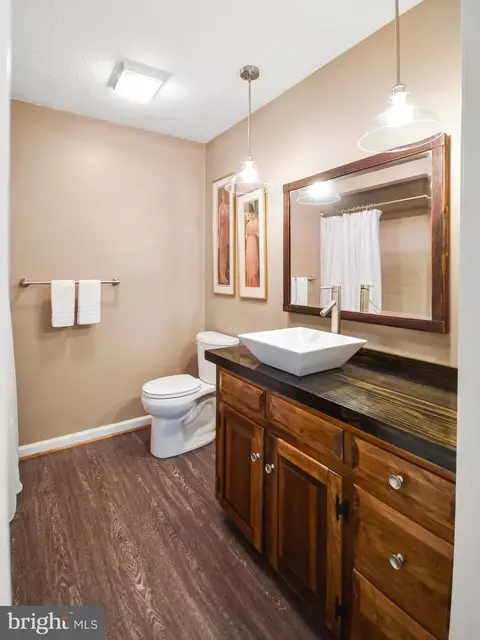 Bath - 11628 White Hall Rd, Smithsburg, MD 21783 photo 3 of 8