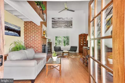 Entry Way - 11628 White Hall Rd, Smithsburg, MD 21783 photo 2 of 15